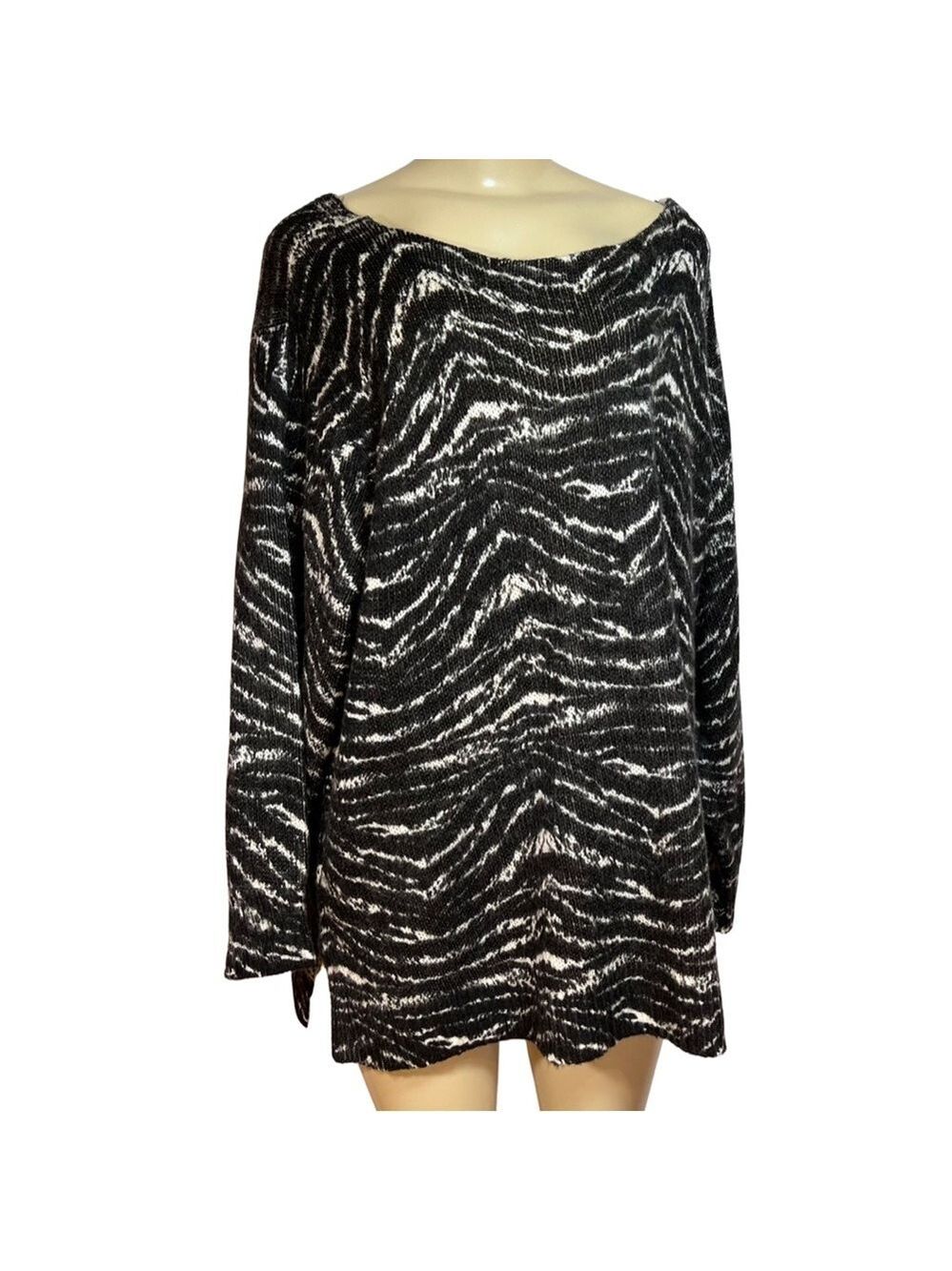 🎩🗝️ NWT $90 Jessica Simpson Over-sized Electric Waves Braelynn Sweater